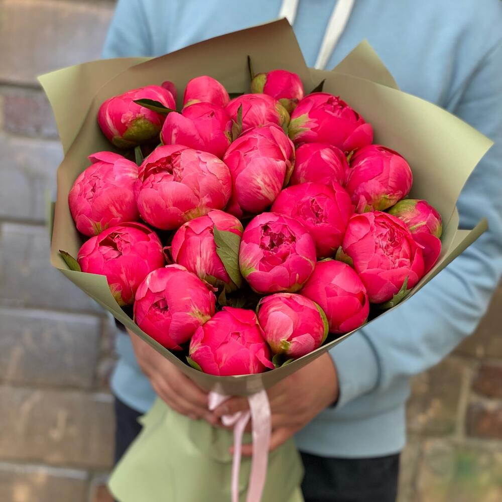 Букет из 21 коралловых пиона