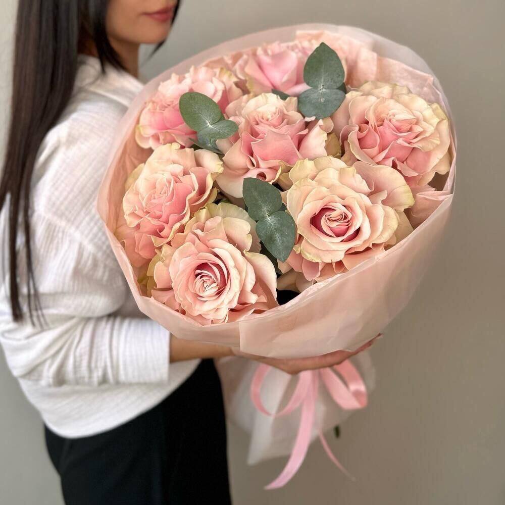 Букет Французских роз 7шт с эвкалиптом