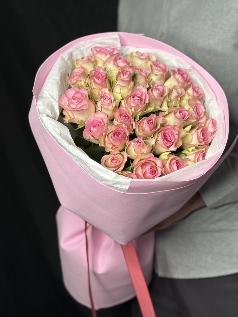 Букет из 31 Кенийской розы Лавли