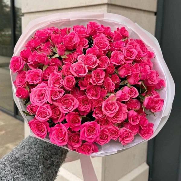 Кустовая розовая роза