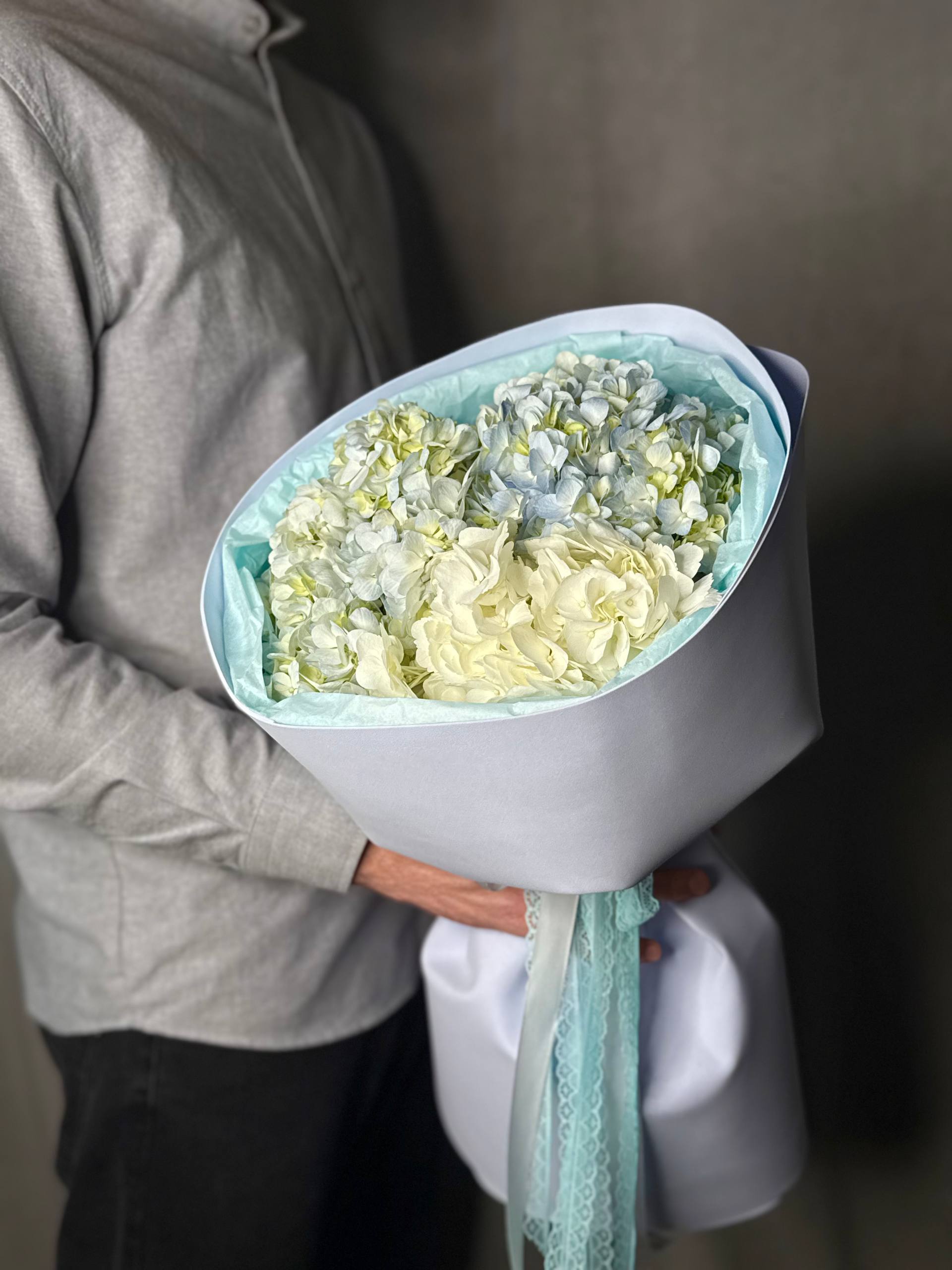 Букет из трёх гортензий