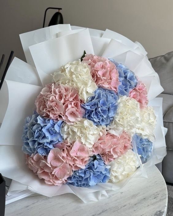 Моно букеты — гортензии, диантусы, хризантемы